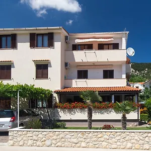 https://apartments-dujmovic-ivo.primorje-gorskikotar.com